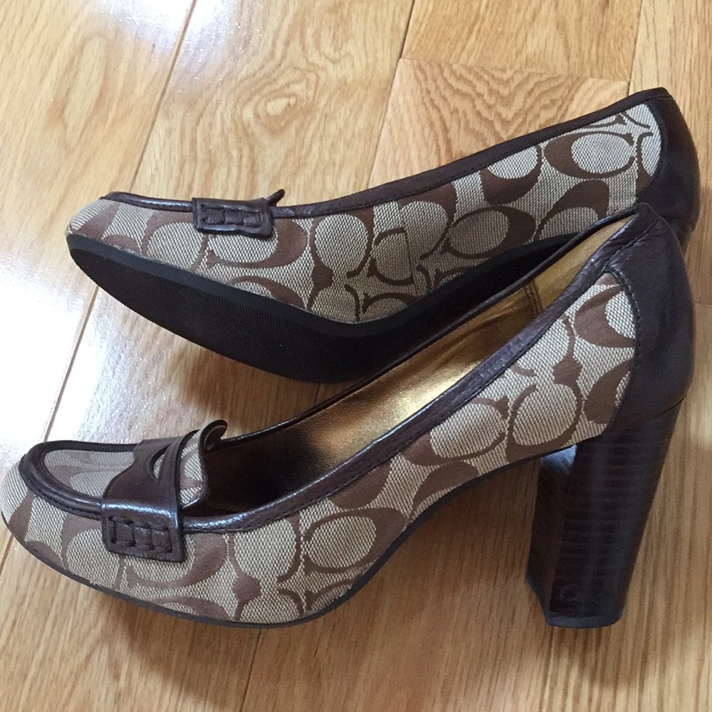 Coach Paulina pumps like new condition.